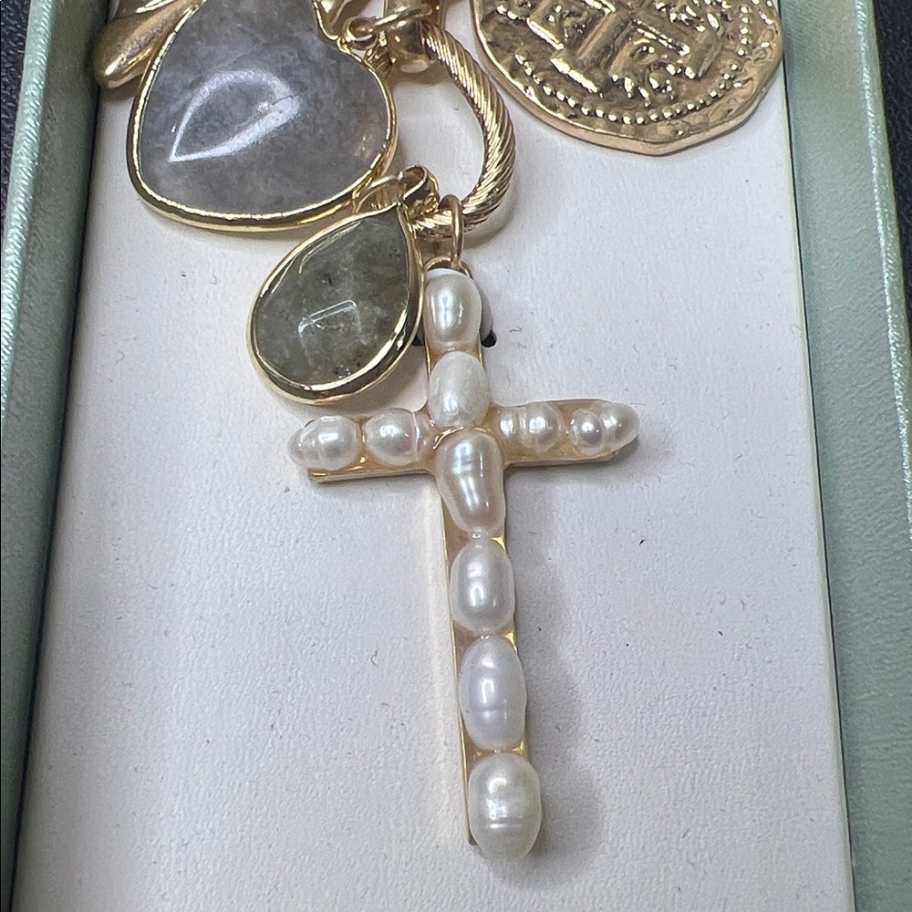 Atterri | Freshwater Pearl Semi Precious Stone Faith Prayer🙏🏽Inspired Bag Charm - Picture 9 of 9